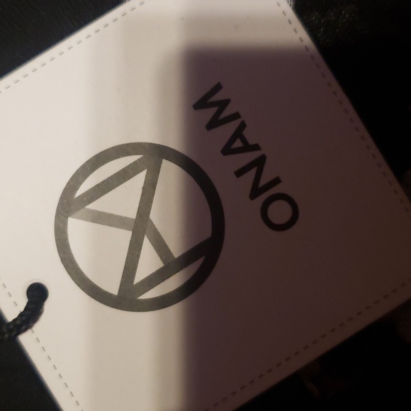 Onam NWT Lightweight Floral Scarf - Picture 3 of 4